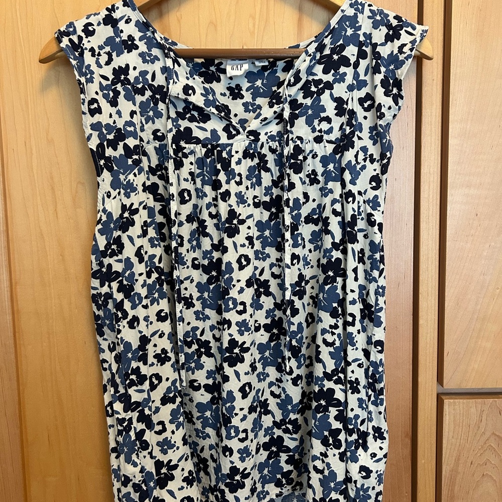 GAP Blue and White Summet Floral Sleeveless Blouse